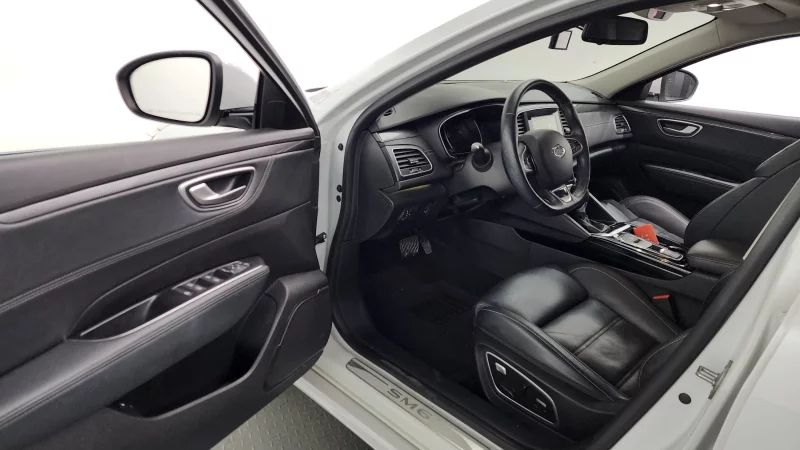 Renault SM6