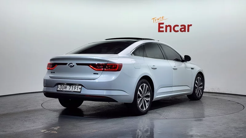 Renault SM6