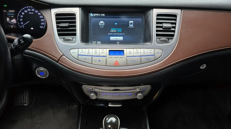 Hyundai Genesis