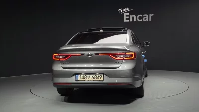 Renault SM6