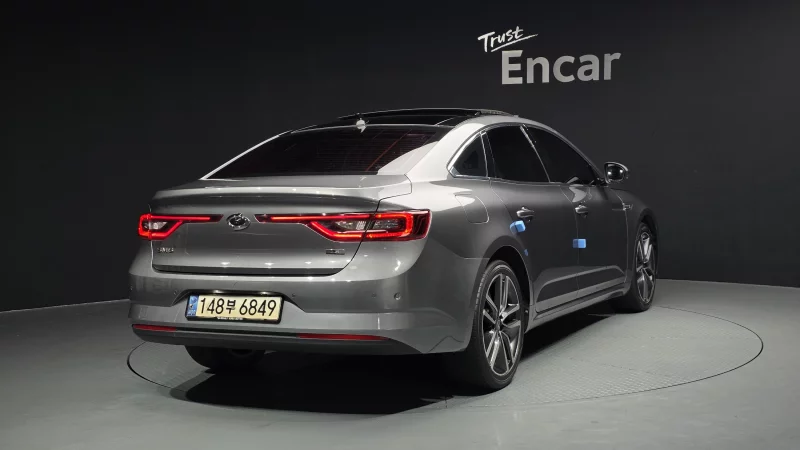 Renault SM6