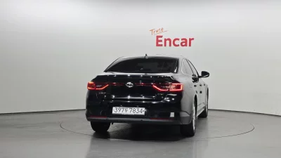 Renault SM6