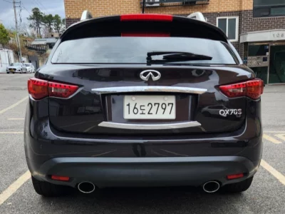 Infiniti QX70