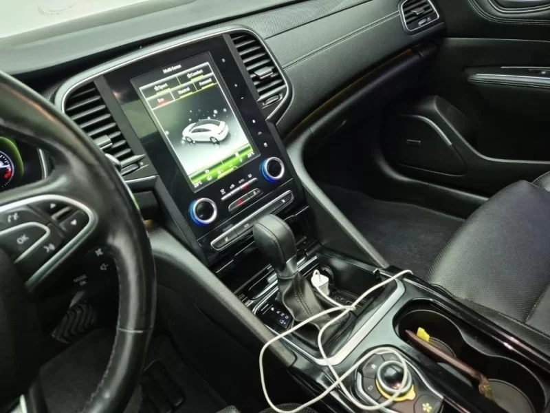 Renault SM6