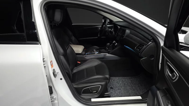 Renault SM6