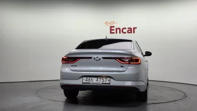 Renault SM6