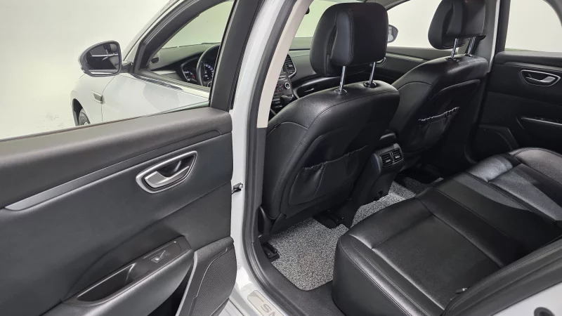 Renault SM6