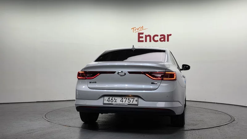Renault SM6