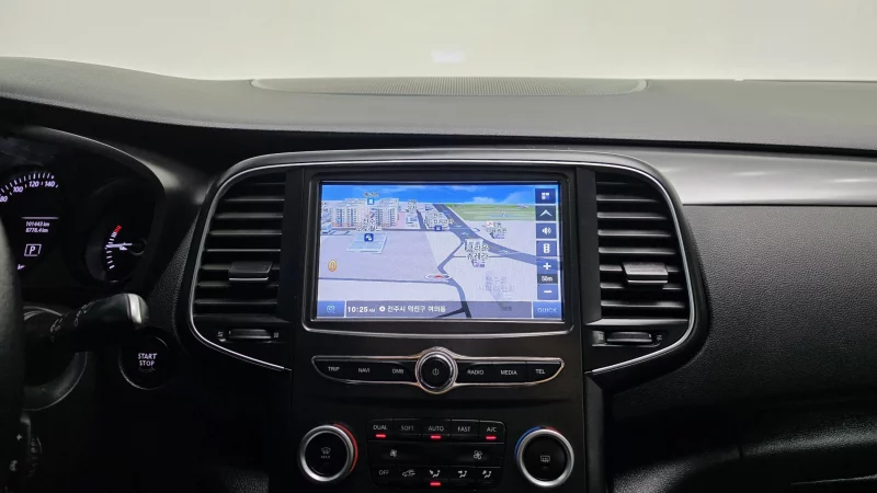 Renault SM6