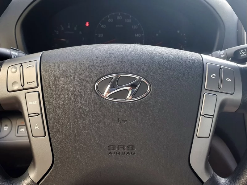 Hyundai Grand Starex