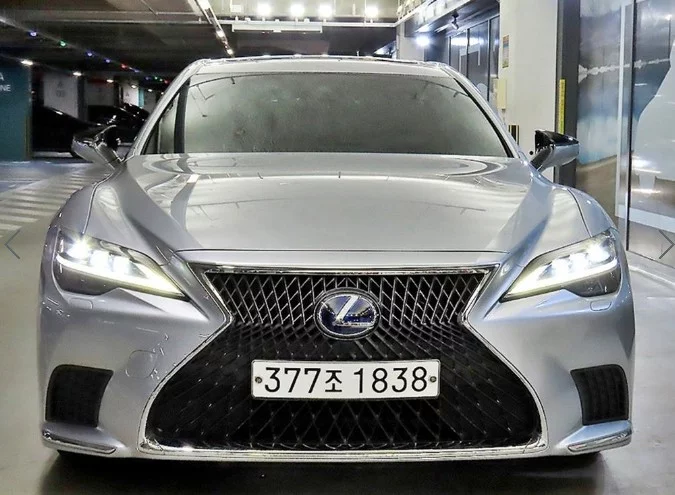 Lexus LS