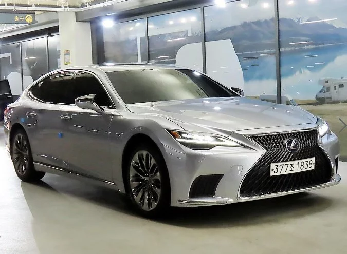 Lexus LS
