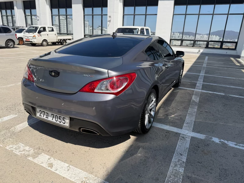 Hyundai Genesis