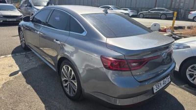 Renault SM6