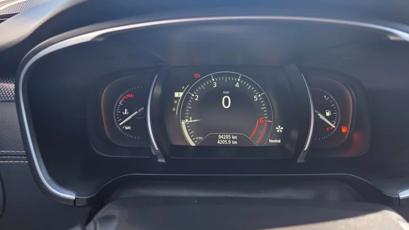 Renault SM6