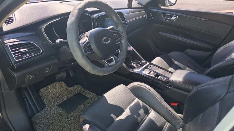 Renault SM6