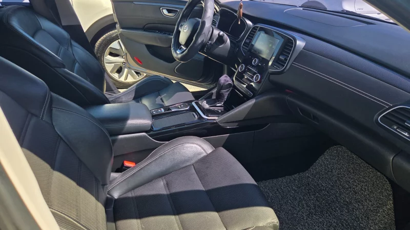Renault SM6