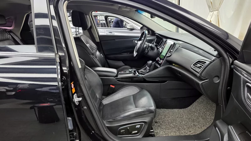 Renault SM6