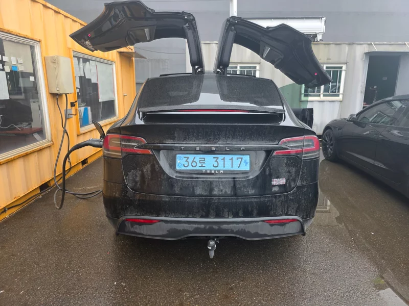 Tesla MODEL X
