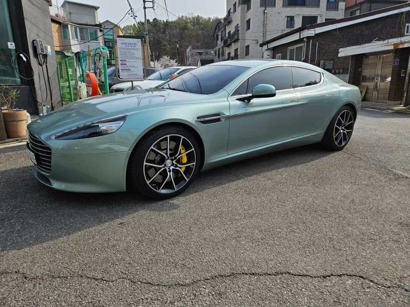 Aston Martin Rapide