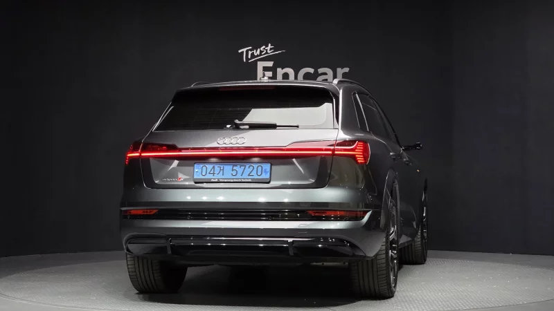 Audi e-tron