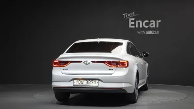 Renault SM6