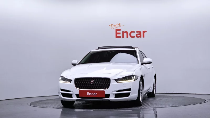Jaguar XE