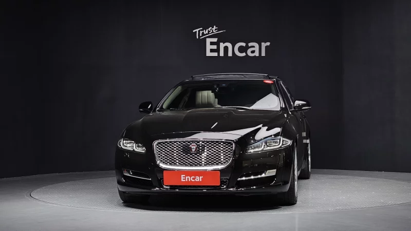 Jaguar XJ