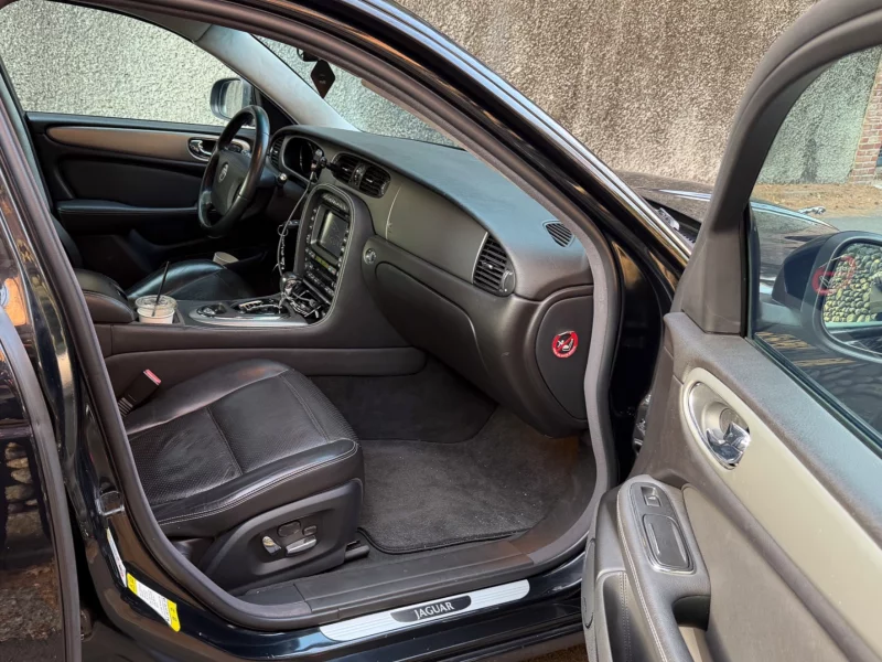 Jaguar XJR