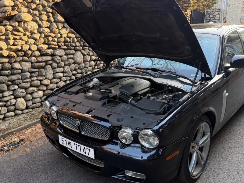 Jaguar XJR