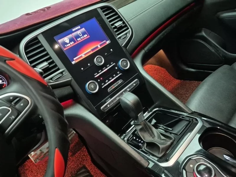Renault SM6
