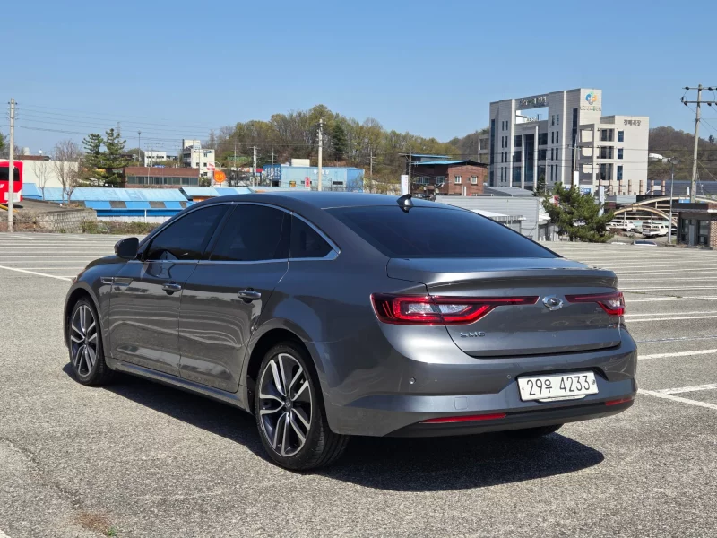 Renault SM6