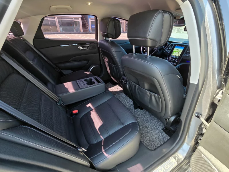 Renault SM6