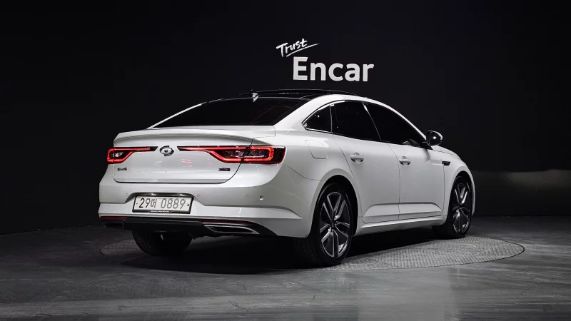 Renault SM6