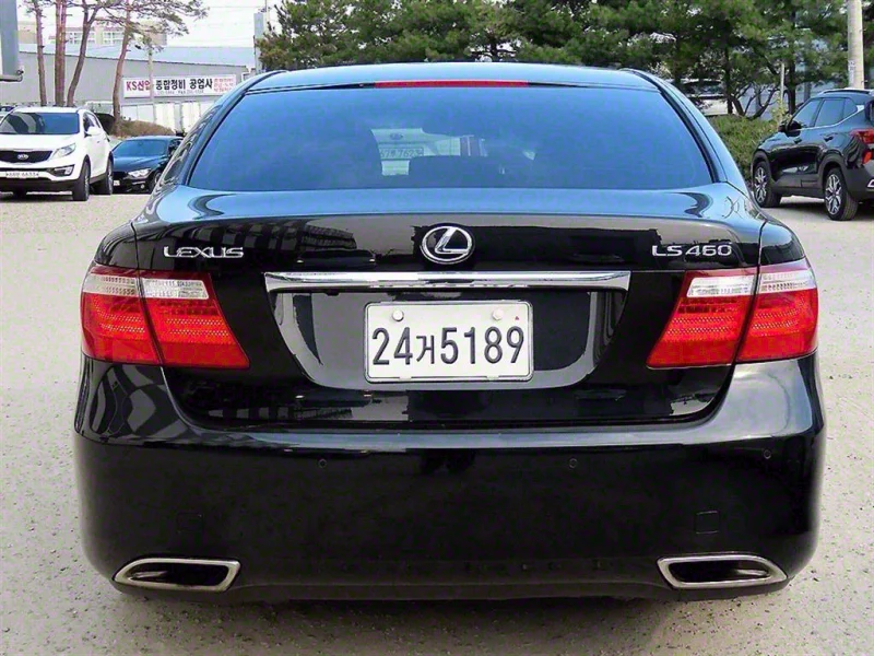 Lexus LS