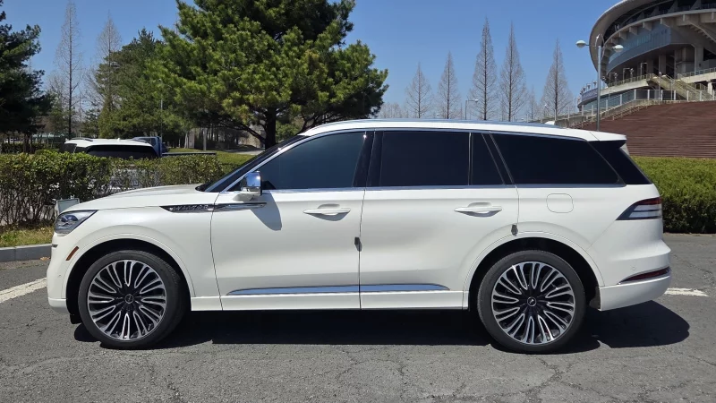 Lincoln AVIATOR