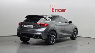 Infiniti Q30