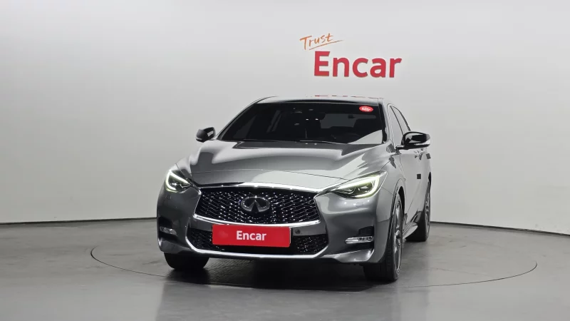 Infiniti Q30