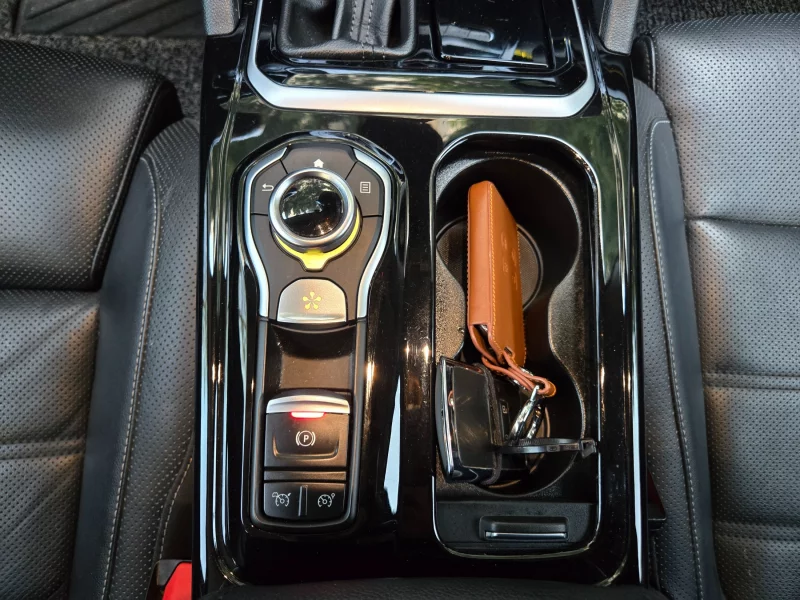 Renault SM6