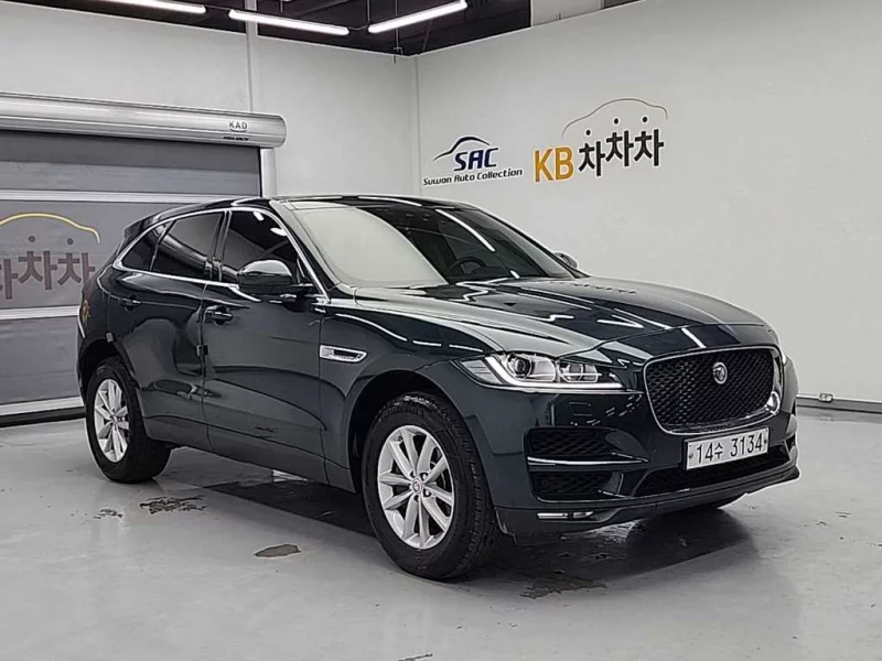 Jaguar F-PACE