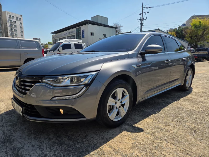 Renault SM6