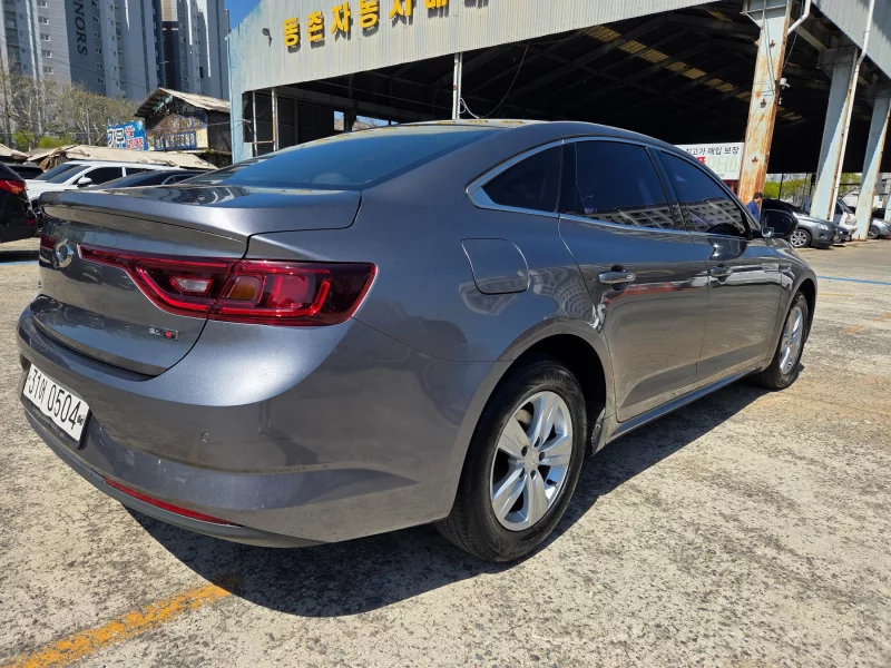 Renault SM6