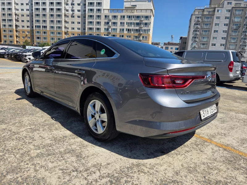 Renault SM6