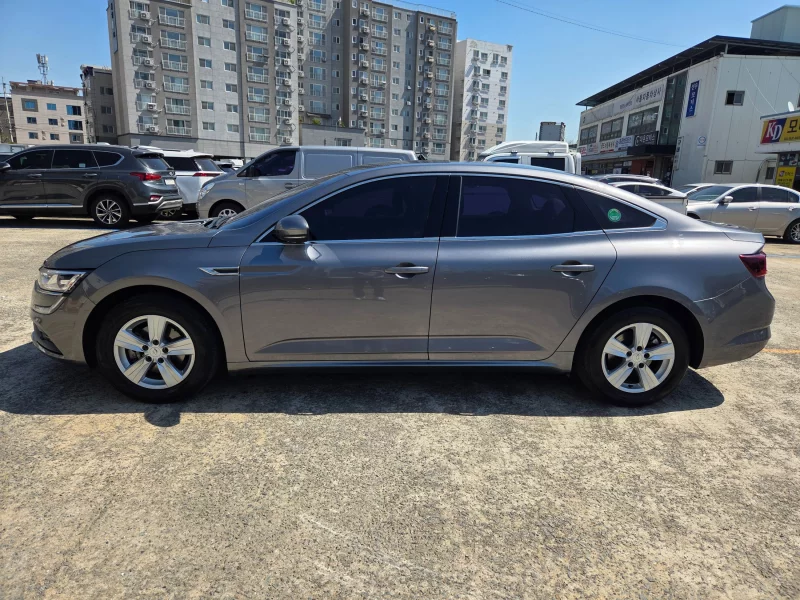 Renault SM6
