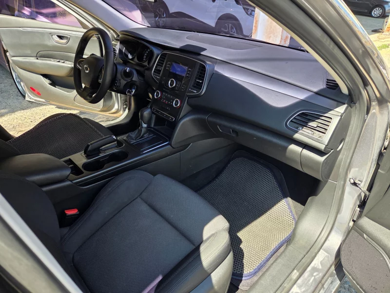 Renault SM6