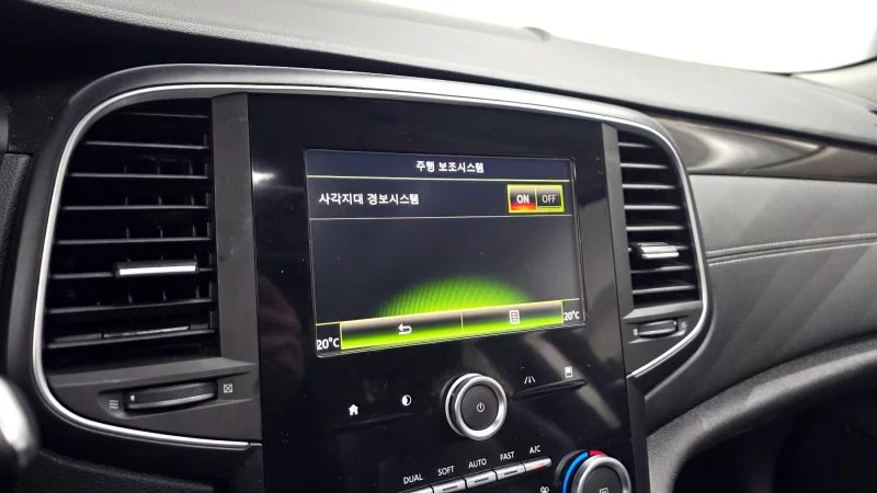 Renault SM6