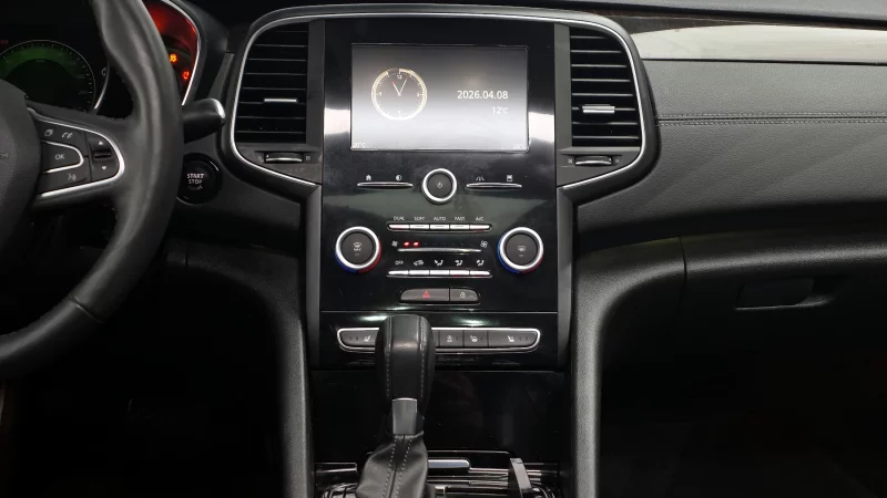 Renault SM6