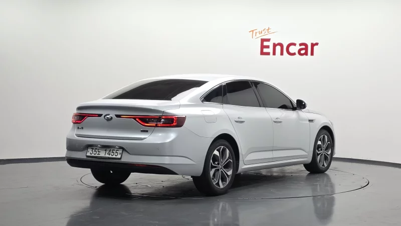 Renault SM6