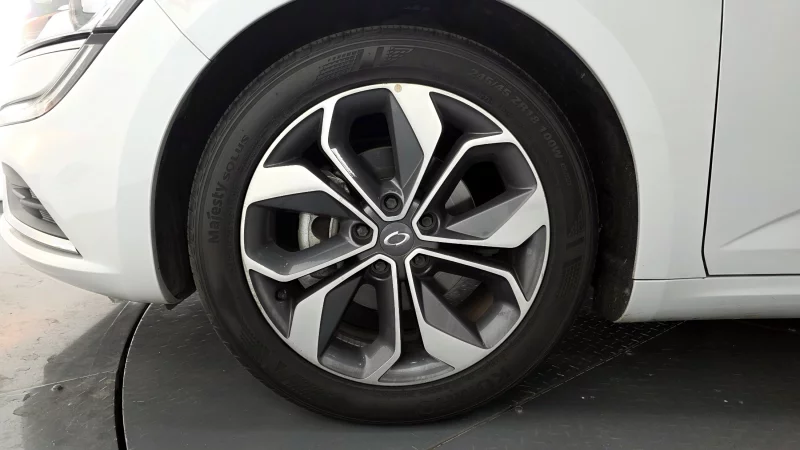 Renault SM6