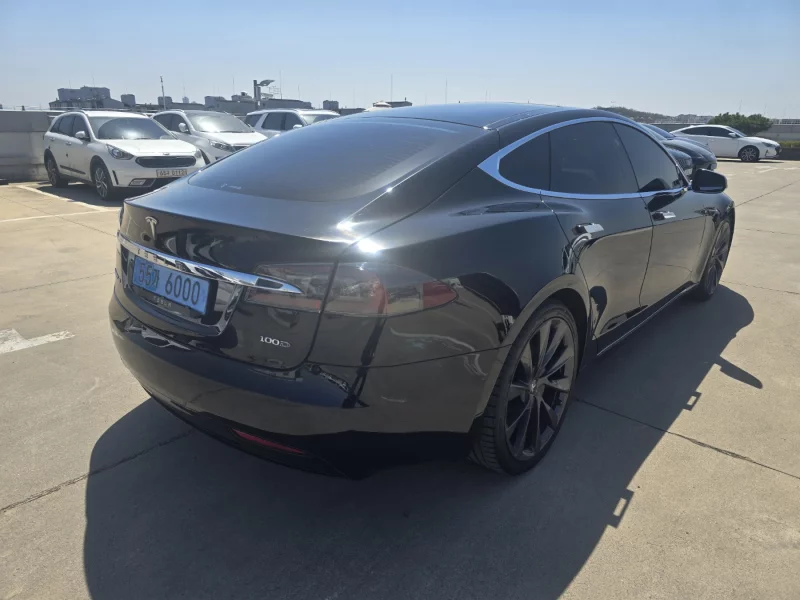 Tesla MODEL S